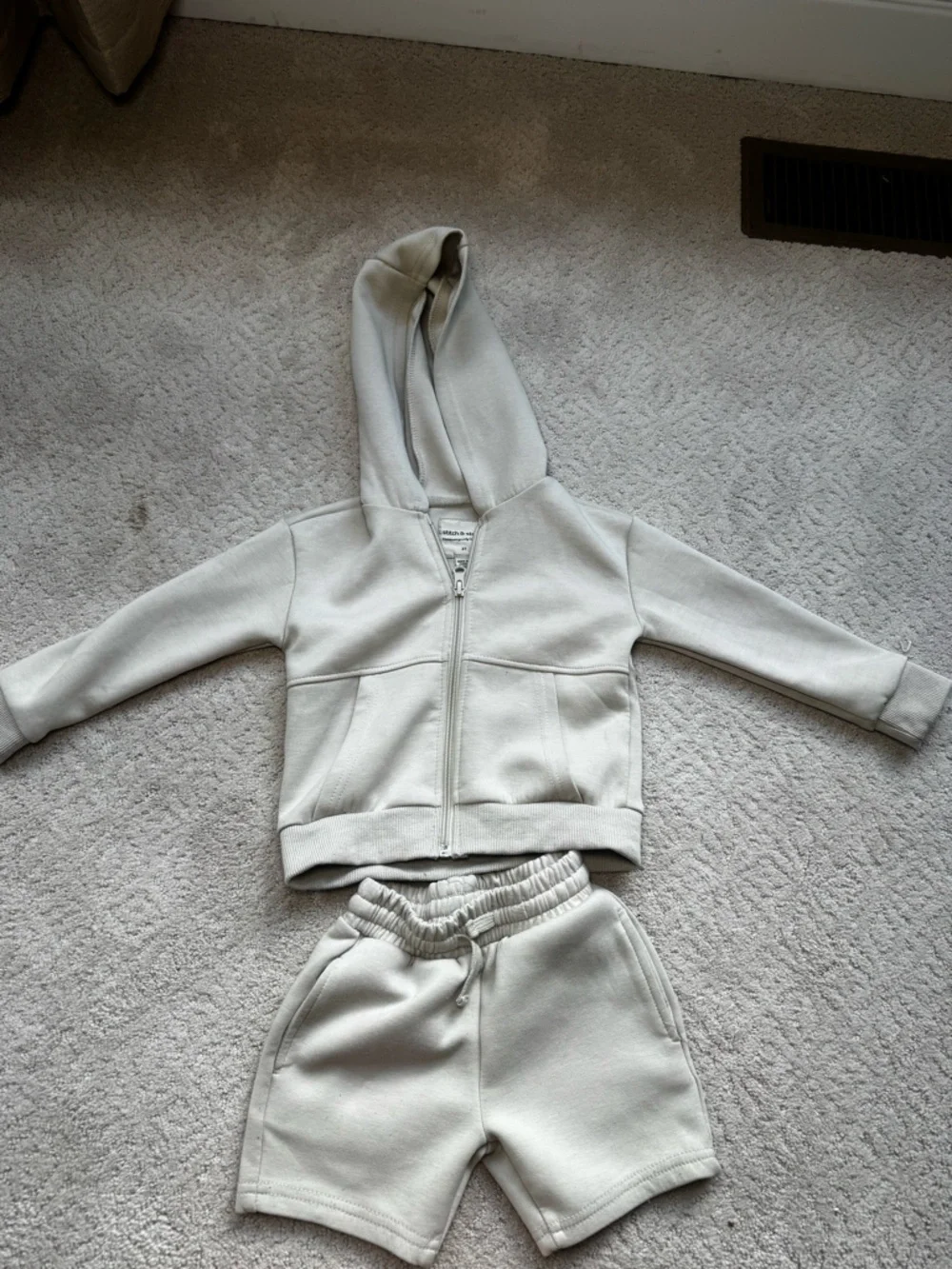Stitch & Stone 2 piece cream sweatshirt & shorts set size 2T